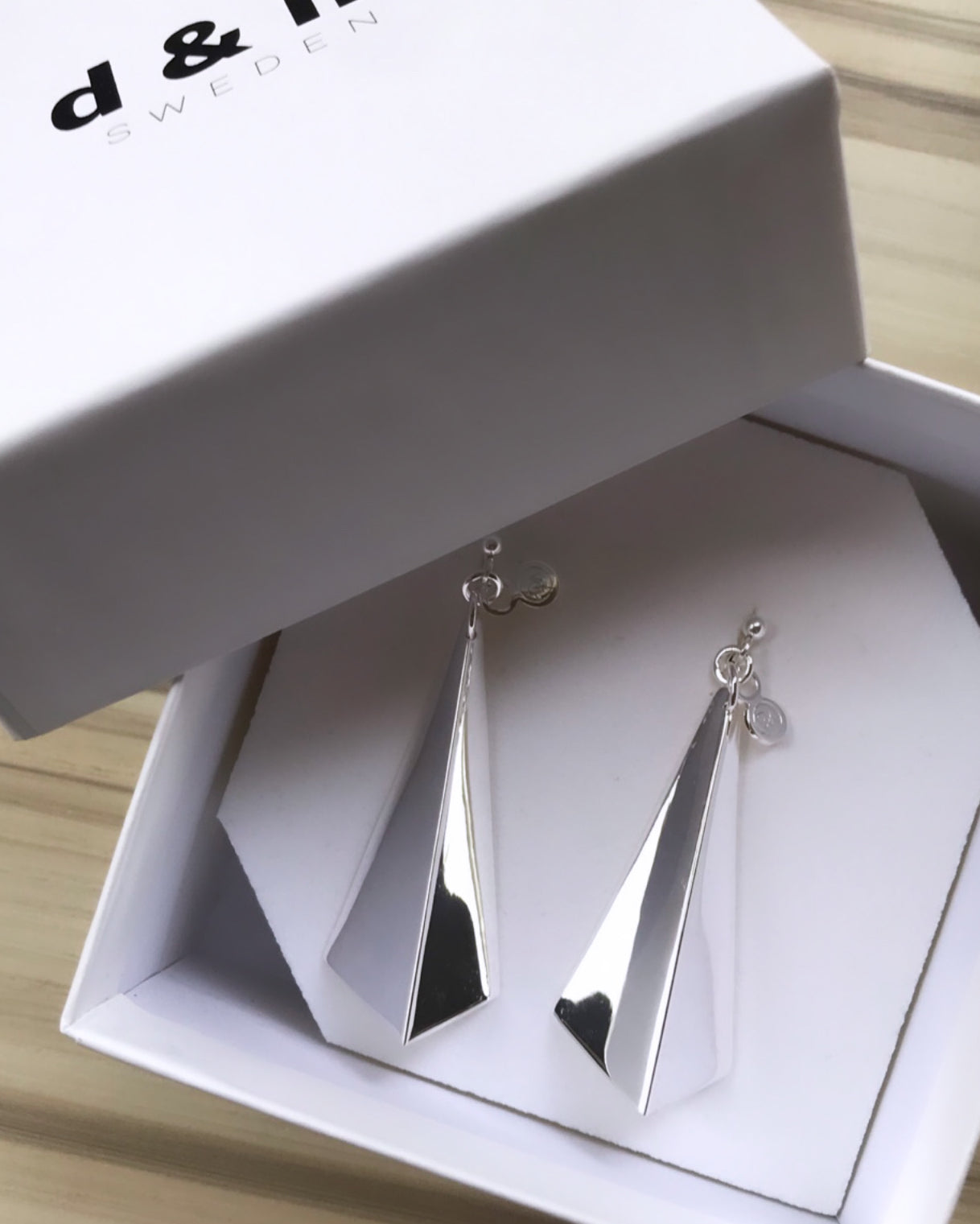 Striking contemporary geometric earrings from iconic Facet collection. Material: 925 silver.