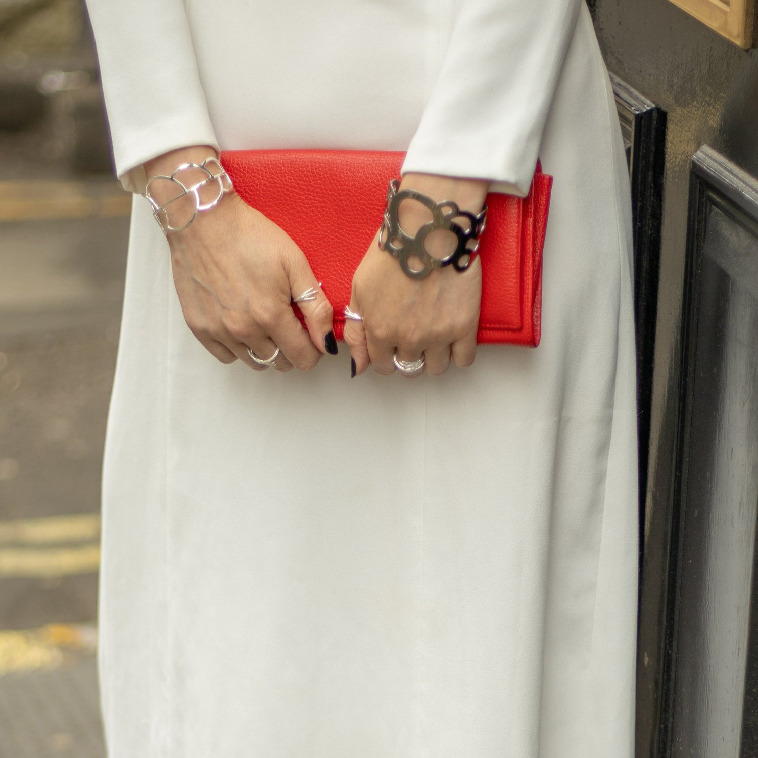 Circles cuff bracelet in black rhodium plating