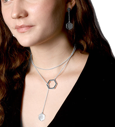 Minimalist and playful Cell earrings with hexagon-shaped pendants from iconic Cell collection by David&Martin.  Material: 925 silver.
