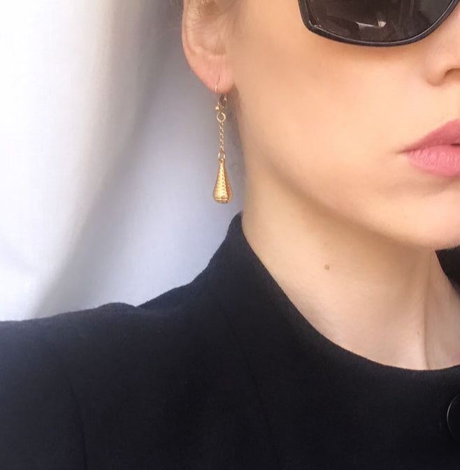 Popular and chic long earrings from Drop collection.  Material: 925 silver.