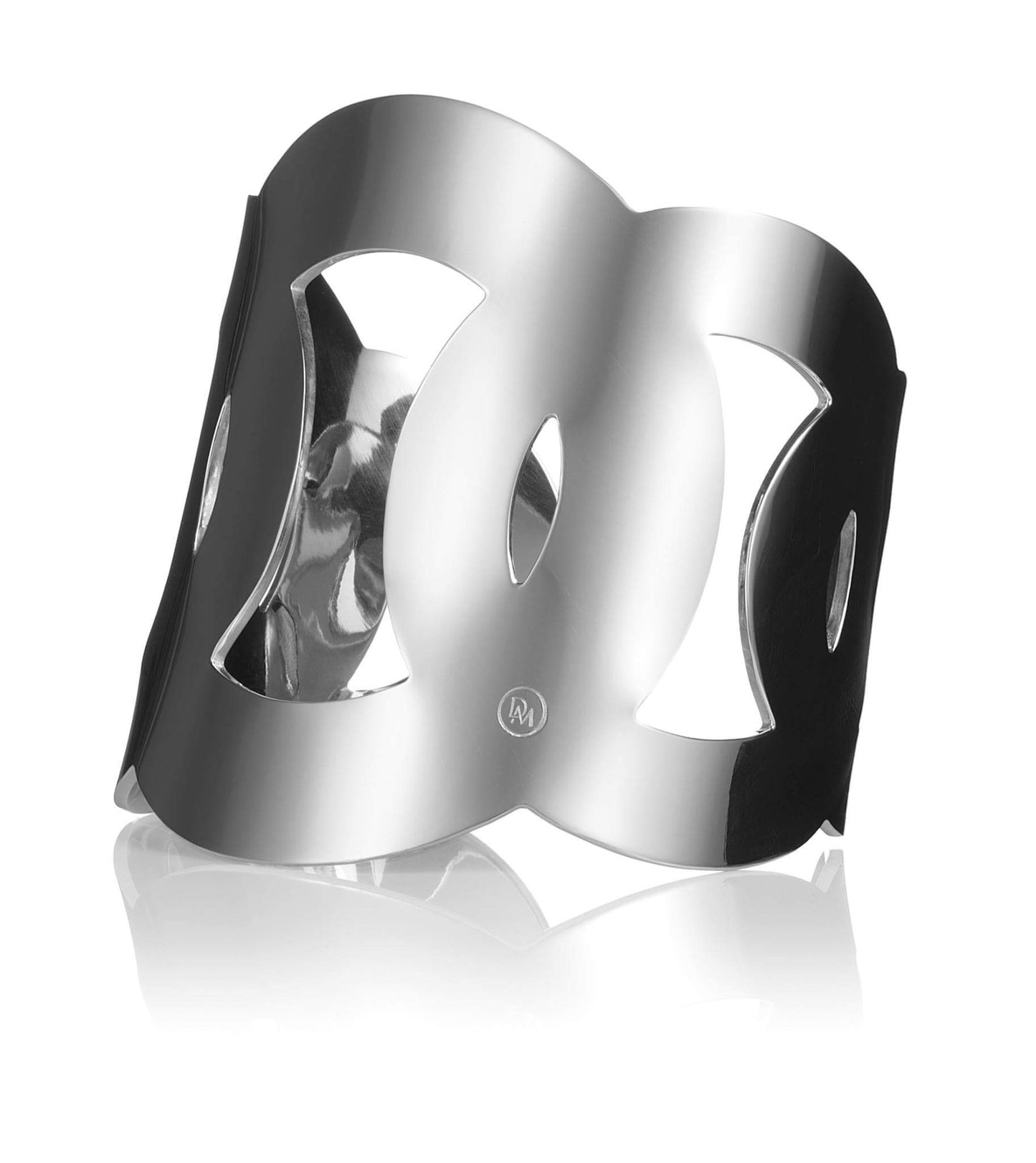 A chunky statement cuff from Circles collection.  Material: 925 silver-plated brass.   Size: adjustable, fits any wrist.